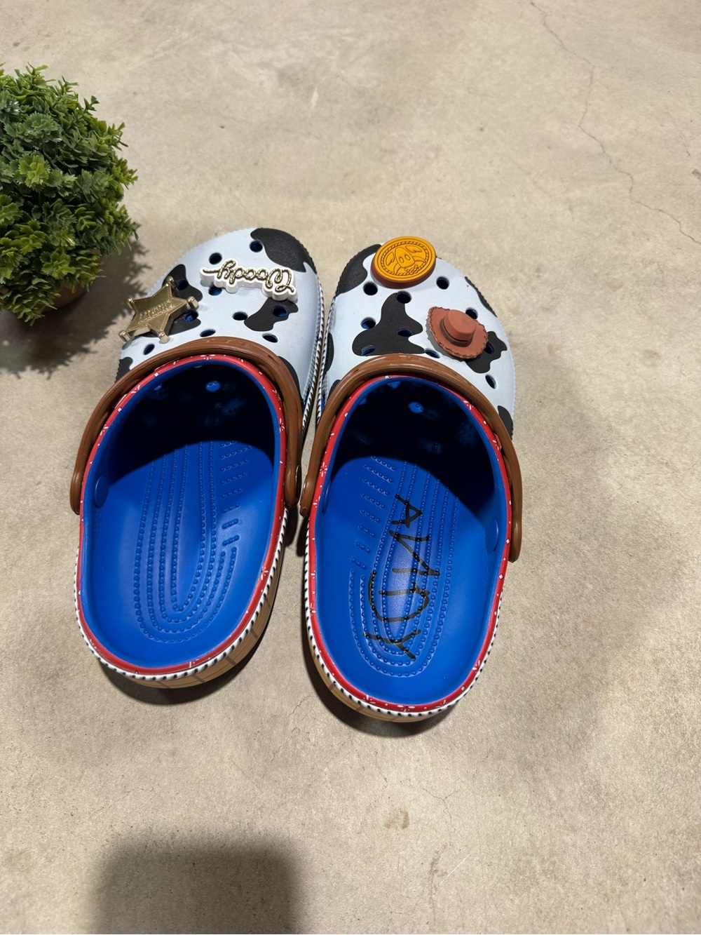 Crocs NWOT Toy Story Clogs Women Size 7 Woody Jessie Cow Print Western Pixar - Picture 3 of 4